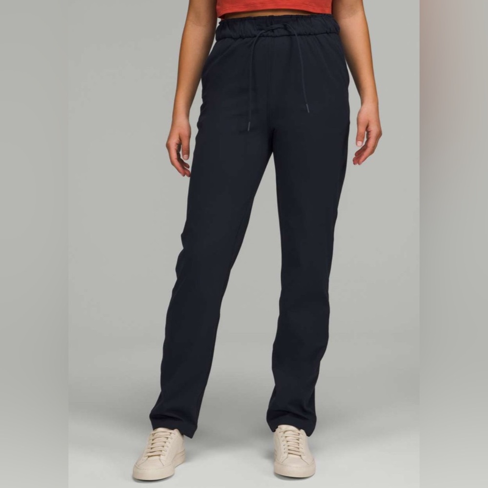 Lululemon Stretch High-Rise Pant
True Navy size 6 MSRP $118